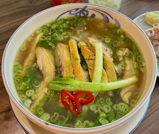 An Ngon Chicken Noodle Soup An Ngon 特别鸡肉河粉